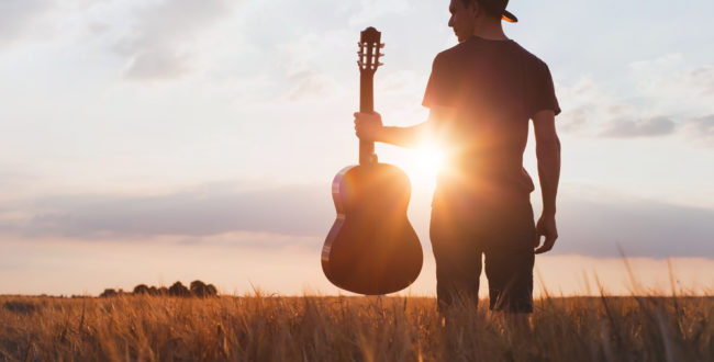キンキキッズの光の気配の歌詞の意味と変わらぬ魅力について