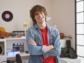 Omoinotake「フェイクショー」の歌詞の意味が気になる！ドラマ主題歌としての魅力は？