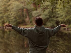 Vaundy「呼び声」の歌詞の意味とフェスのテーマ・ソングとして魅力とは?