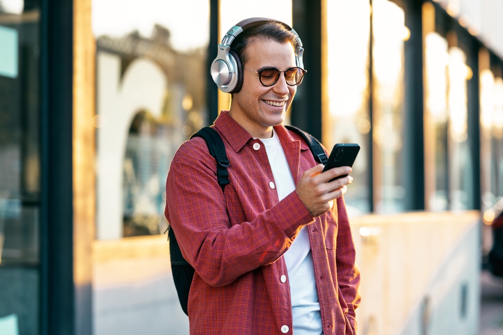 岡村靖幸,中島健人「瞬発的に恋しよう」の歌詞の意味は?アニメ主題歌としても注目!