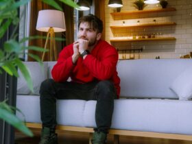 キタニタツヤ「火種」の歌詞の意味は？アニメのオープニング・テーマとしても注目！