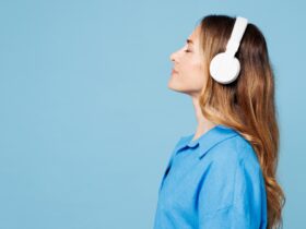 LiSA「YES」の歌詞の意味は?アニメ映画主題歌としての魅力について
